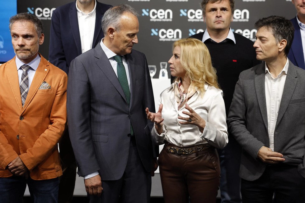 Imagen de la representante de la CEOE Rosa Santos y del presidente de la CEN Manuel Piquer