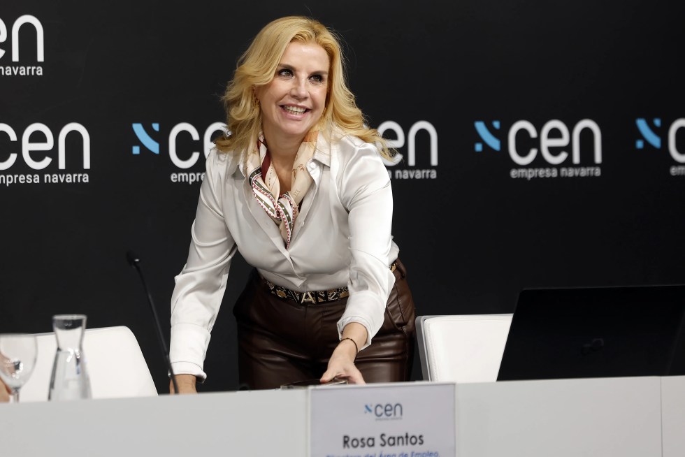 Imagen de la representante de la CEOE Rosa Santos en su intervención en Pamplona para pedir intensificar los controles sobre las bajas laborales por contingencia común