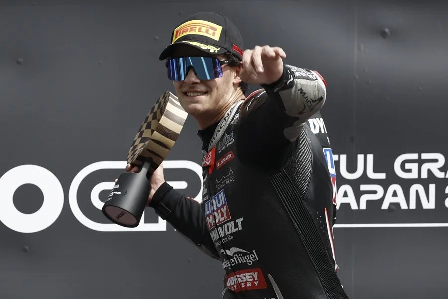 El español David Almansa, desde la 'pole', logra la victoria en el Gran Premio de Japón de Moto 3