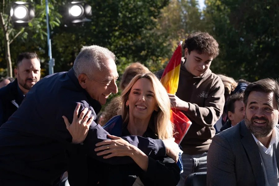 Entrevista en El Mundo a Álvarez de Toledo: "Sánchez quiere división, que suba Vox para que pierda el PP"