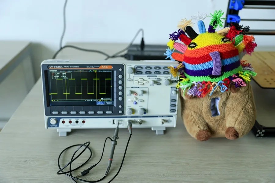 Capibot, un "robot capibara" desarrollado en Ecuador para apoyar a niños con autismo