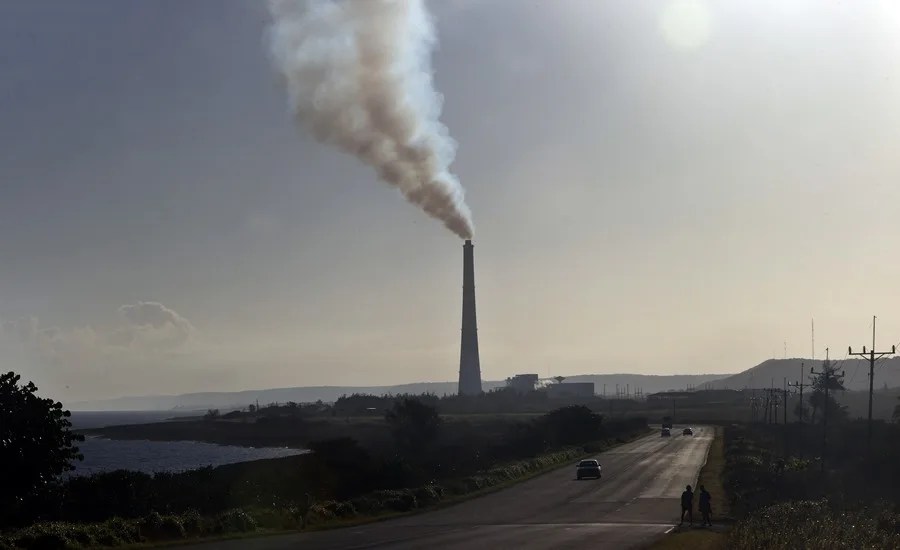 Cuba reporta un incendio en una termoeléctrica y marca un nuevo récord de apagones
