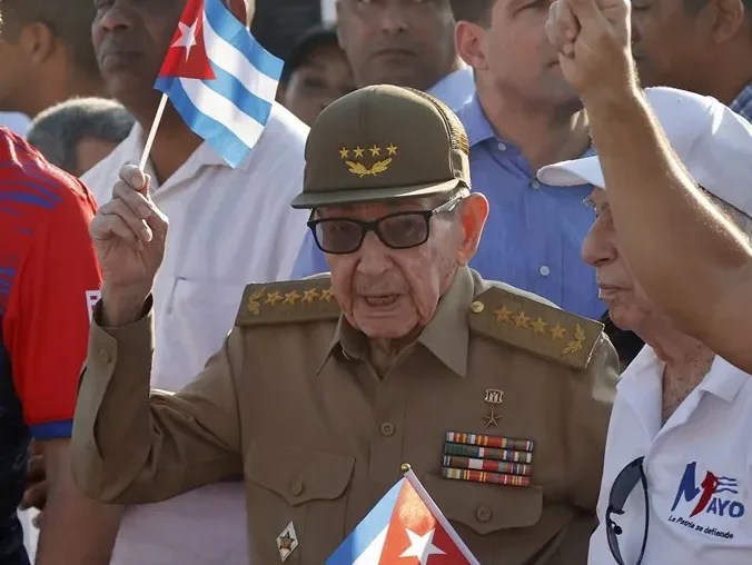 Cuba defiende a Raúl Castro y dice que "la política de EE.UU. tendrá que cambiar"