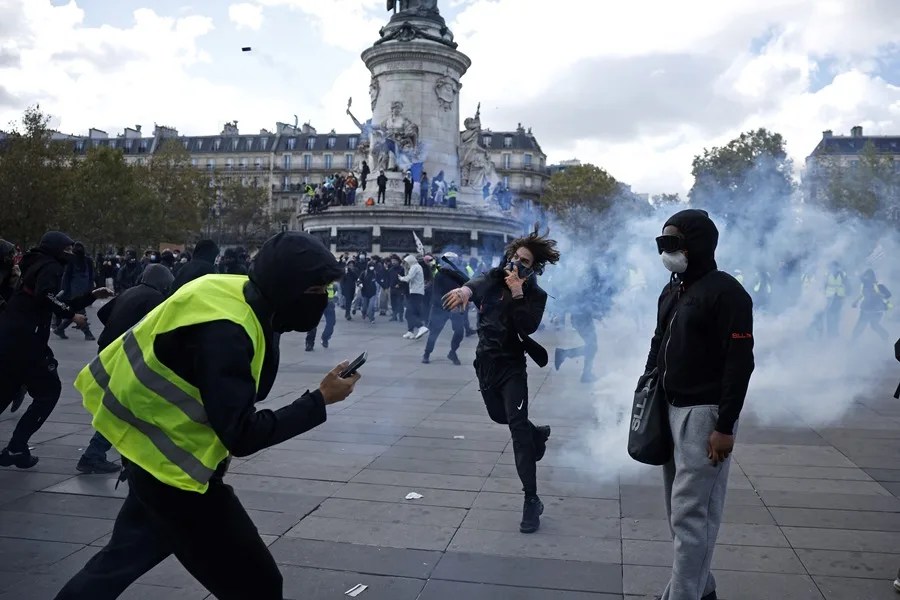 https://i0.wp.com/efe.com/wp-content/uploads/2026/10/EPA1076-FRANCE-PROTEST.webp?w=900&ssl=1