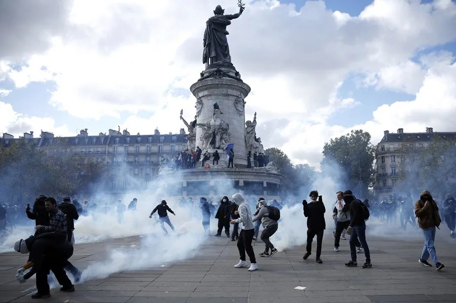 https://i0.wp.com/efe.com/wp-content/uploads/2026/10/EPA1079-FRANCE-PROTEST.webp?w=900&ssl=1