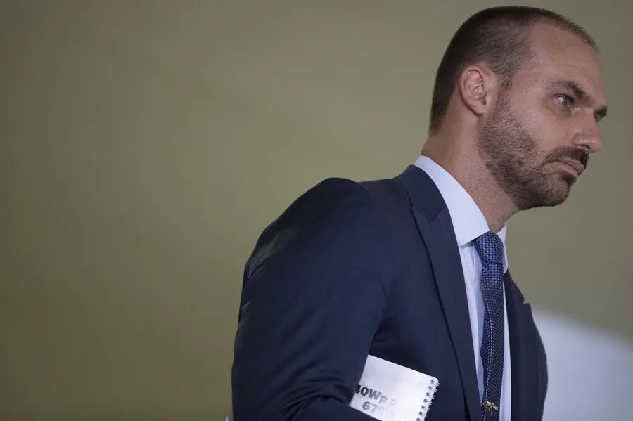 La Corte Suprema de Brasil ordena que Eduardo Bolsonaro comience a cumplir una de sus condenas