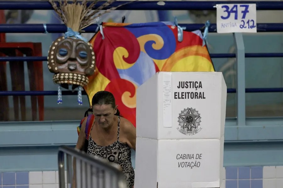 La derecha gobernará la mayoría de las regiones en Brasil, pero la izquierda resiste en su bastión