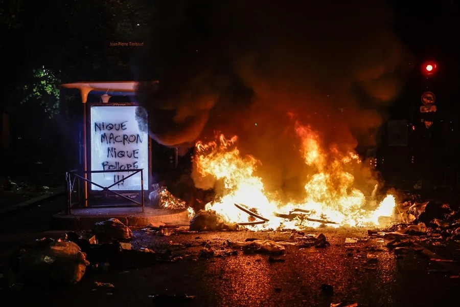 El Gobierno francés decreta toques de queda parciales en varias ciudades