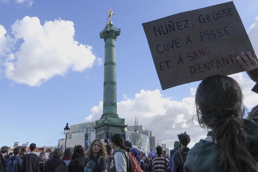 Macron urge a responder a las demandas estudiantiles