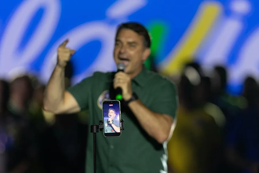 Bolsonaro acepta levantar su secreto teléfonico y bancario desde 2003 si Lula lo hace igual