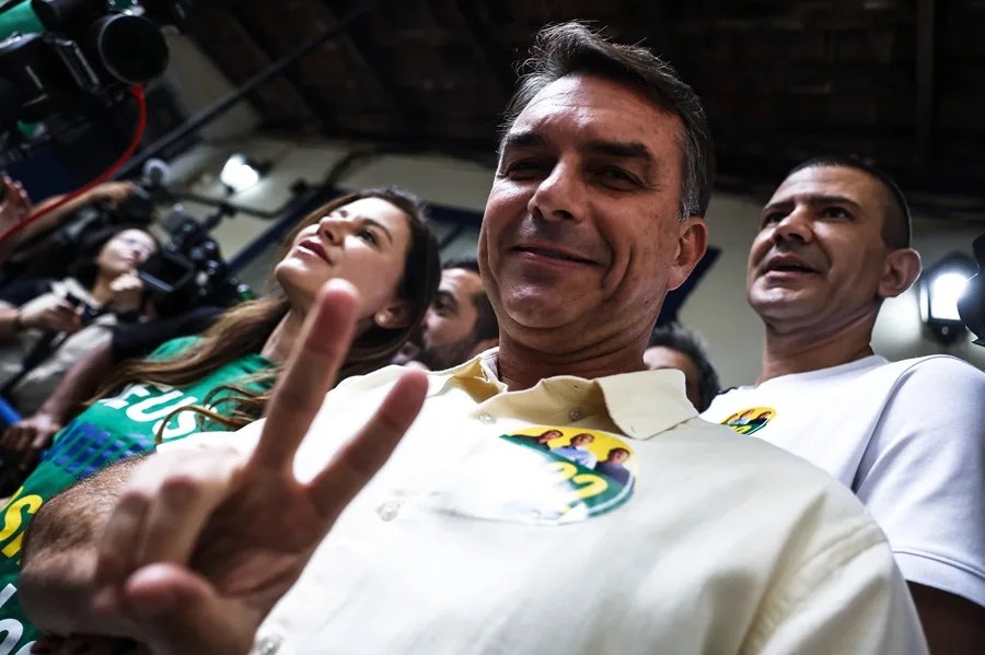 La derecha de Flávio Bolsonaro se hace fuerte en las regiones de Brasil