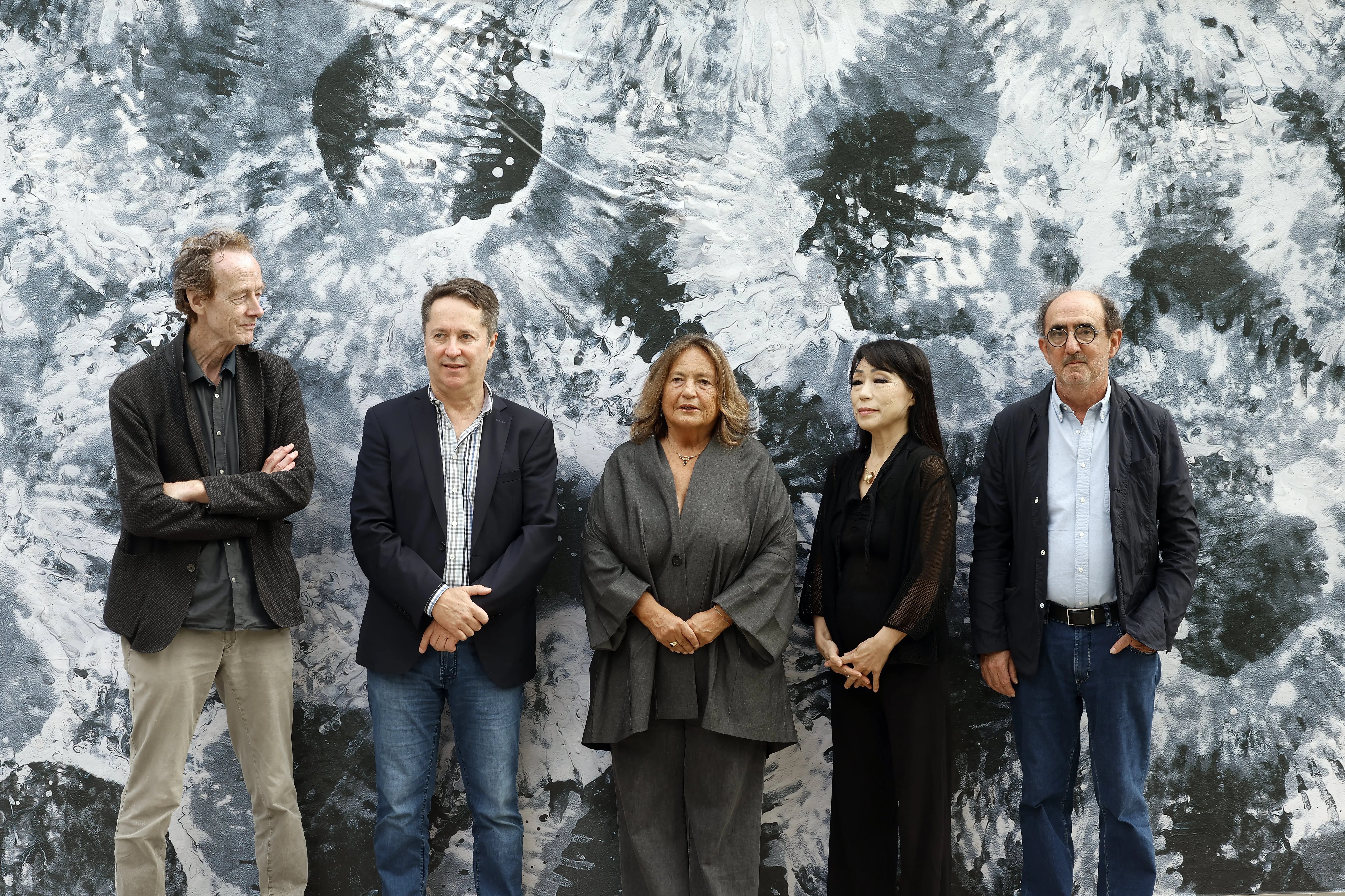 La filósofa Simona Forti (c), el filósofo Juan Ignacio Cirac (2i), el filósofo y ensayista Daniel Innerarity (d), la compositora Unsuk Chin (2d) y el compositor y director de orquesta Beat Furrer (i).
