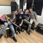 Cuando existe voluntad y vocación hay más posibilidades de cumplir los sueños, como el de cuatro jóvenes músicos de un pequeño municipio pacense, que un día se reunieron en una taberna para formar 'Los Restos del Ébano' y que acaban de publicar un disco con ayudas de sus vecinos. EFE/Ana PIcón