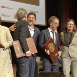 Javier Bardem entrega a los hermanos Coen el premio Lumière en una fiesta de cine y humor negro