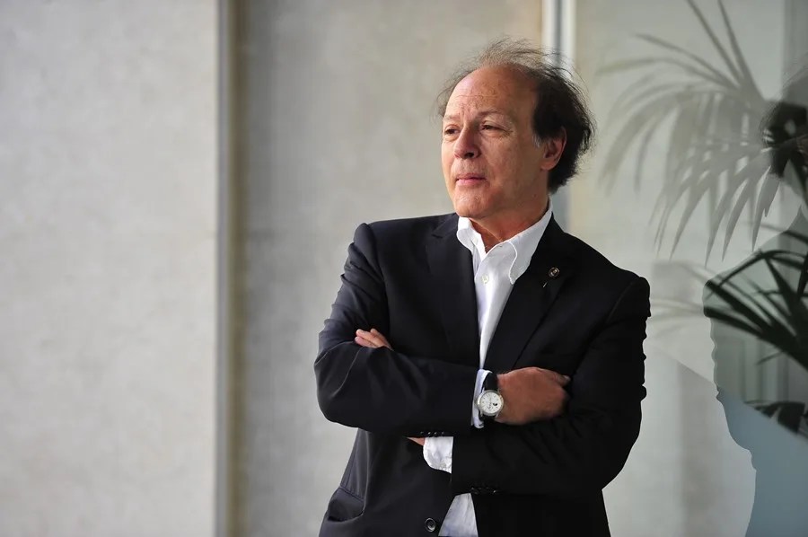 El Gobierno español adquiere el fondo del escritor Javier Marías por medio millón de euros