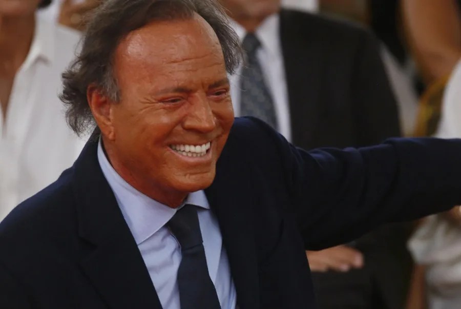 La Fiscalía dice que los tribunales españoles pueden investigar la querella contra Julio Iglesias por acoso y agresión sexual