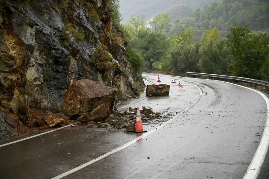 Desprendimiento en la carretera CV223 entre Artana y Eslida
