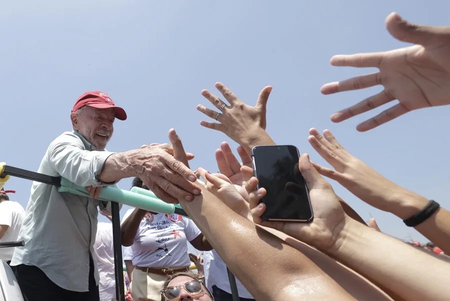 Lula ataca a Flávio Bolsonaro en el cierre de la campaña: "Un mentiroso y un miliciano"
