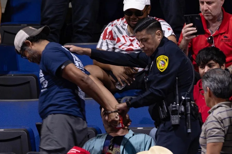 Manifestantes interrumpen a Trump dos veces durante un mitin en Texas
