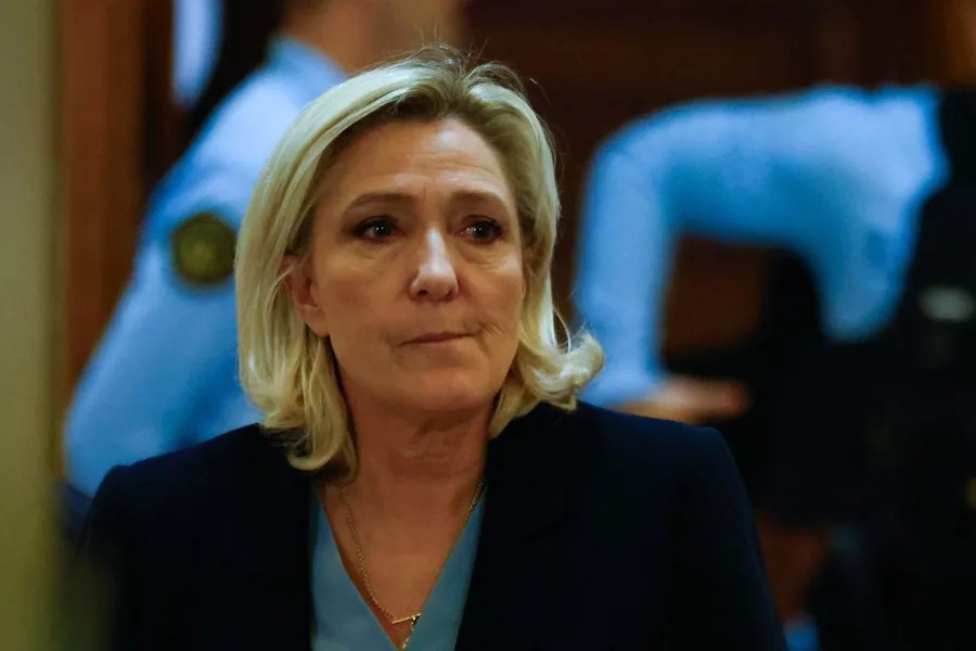 Trump evita dar su respaldo electoral a Marine Le Pen en medio de las protestas en Francia