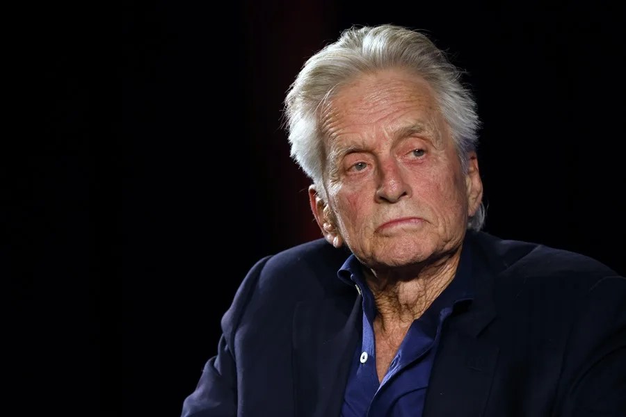 Michael Douglas revela una relación secreta con Kathleen Turner que ocultaron por 40 años