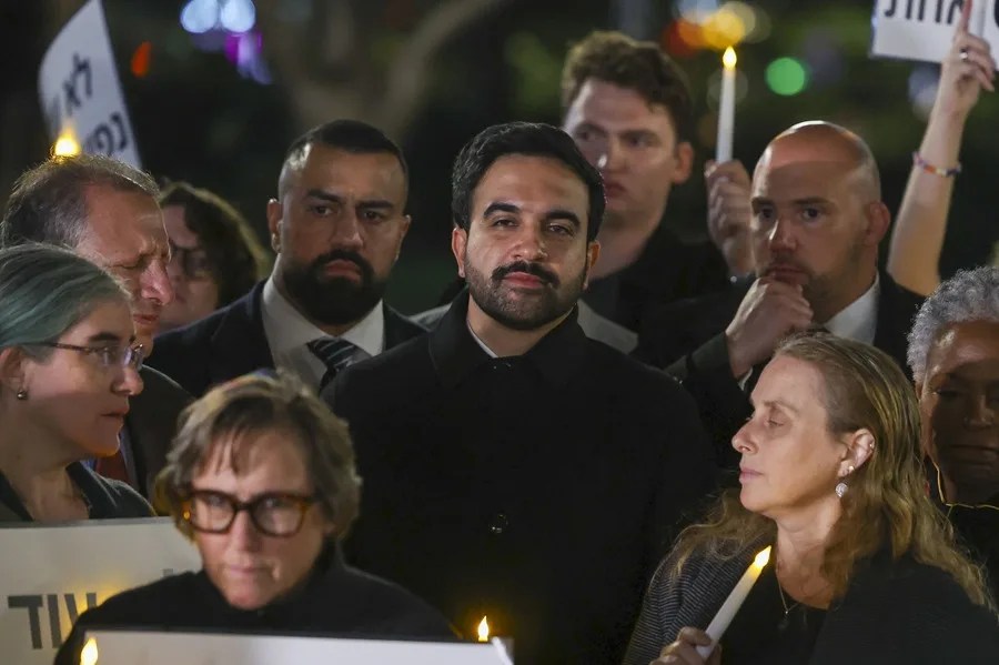 Mamdani, en silencio en vigilia por el 7 de octubre ante las críticas israelíes y propalestinas