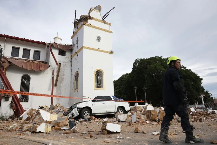 Un hotel y una iglesia colapsan en la zona afectada por el terremoto de 7,7 en Panamá