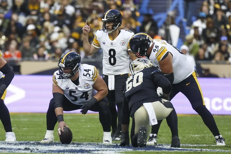 Aaron Rodgers lleva al triunfo a los Steelers en París