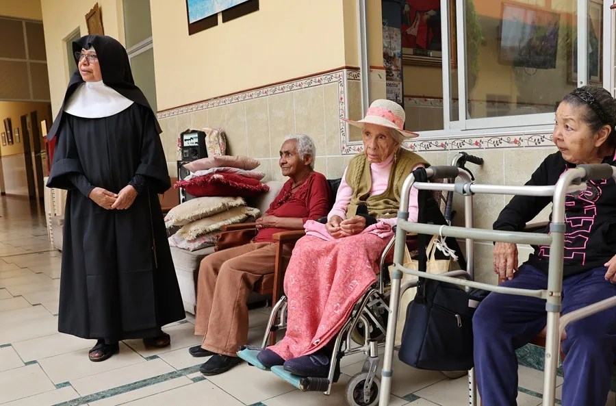 La esperanza renace en ancianos de Perú con la visita del papa: "Nos ha devuelto ganas de vivir"