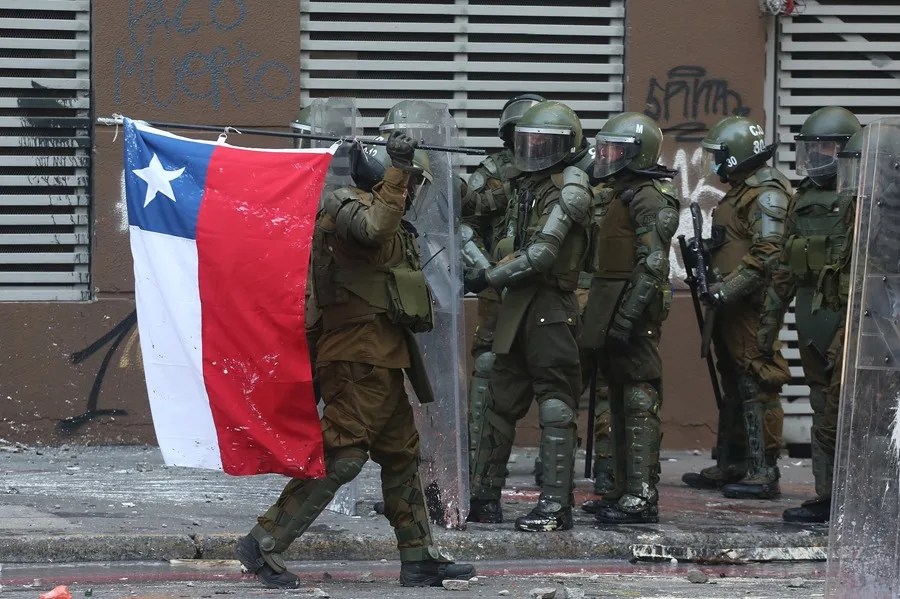 Entra en vigencia una nueva ley que reglamenta uso de fuerza para Policía y militares en Chile