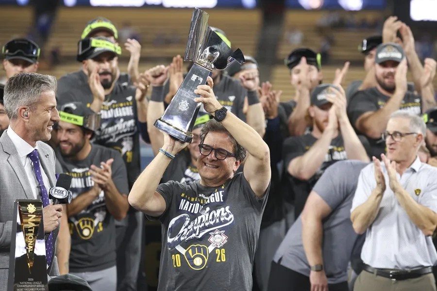 Los Cerveceros y los Rays buscan romper su sequía de títulos en una Serie Mundial inédita