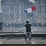 Francia afronta una nueva semana de movilizaciones sociales con caceroladas y protestas