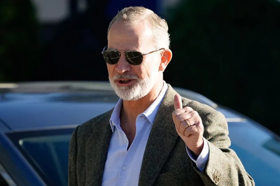 El rey Felipe VI abandona la clínica tras someterse a una operación de cataratas en Oviedo
