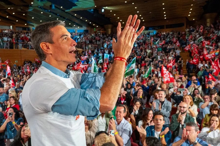 Pedro Sánchez participa en un acto en Granada