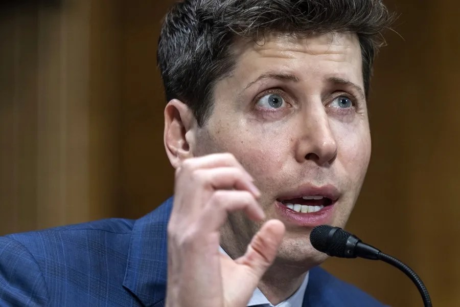 Sam Altman califica a Elon Musk de "abusón" y aboga por plantarle cara