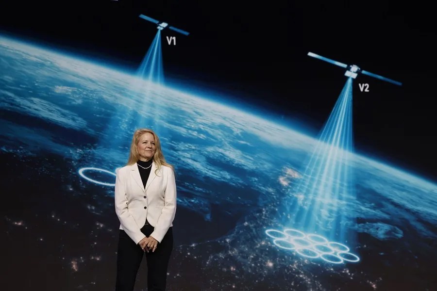 la presidenta y directora de operaciones de SpaceX, Gwynne Shotwell,