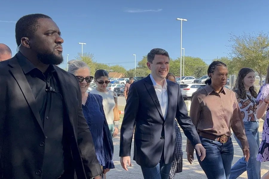 "Vamos a hacer historia": el candidato demócrata al Senado por Texas vota en Austin