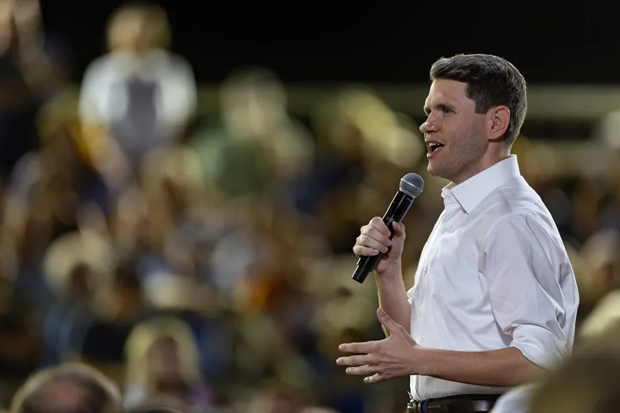 Un hijo de Bush y un exdirigente republicano de Texas respaldan al candidato demócrata al Senado