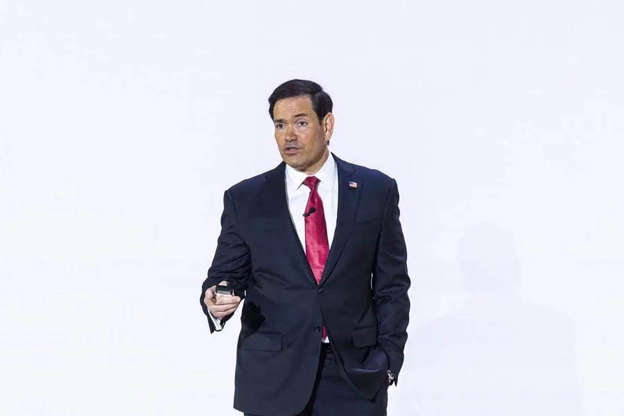 El ministro de Exteriores de Japón habla con Rubio tras el asesinato en Okinawa y las sanciones a la CPI