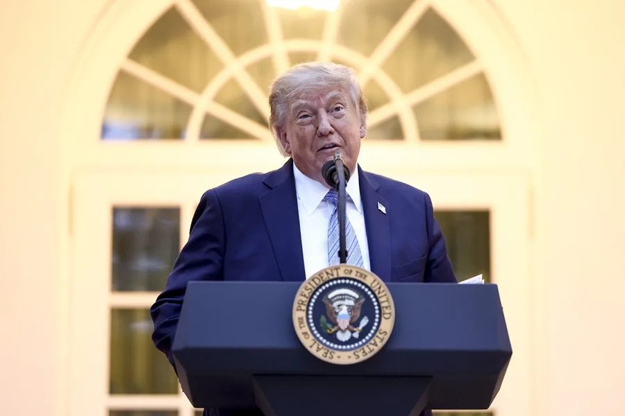 Trump reitera que los carteles controlan México y afirma que se lo dijo a Sheinbaum