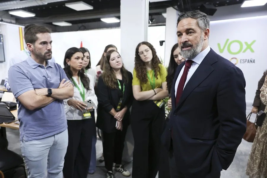 El líder de VOX, Santiago Abascal, ofrece una rueda de prensa tras la reunión del Comité de Acción Política del partido, este lunes, en Madrid.