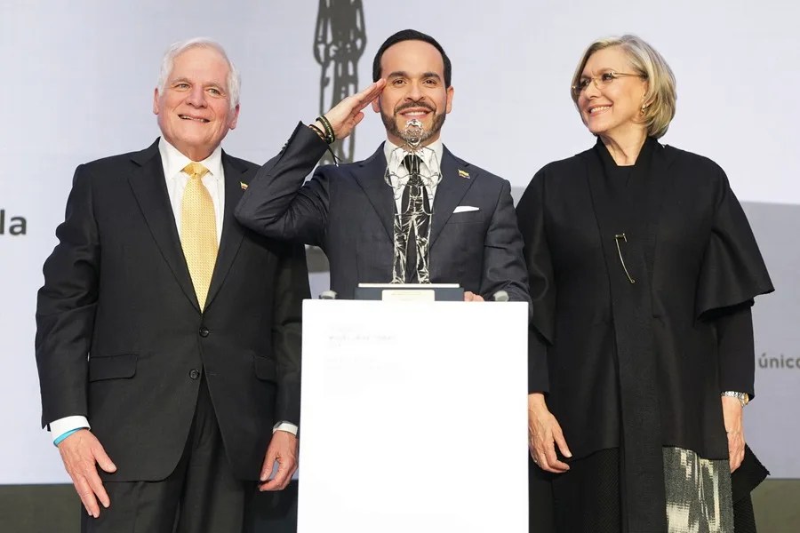 De la Espriella se compromete a "cazar" a los responsables del asesinato de Miguel Uribe Turbay