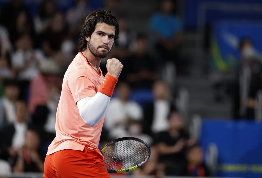 El tenista español Carlos Alcaraz, durante el partido de hoy del torneo de Tokio.