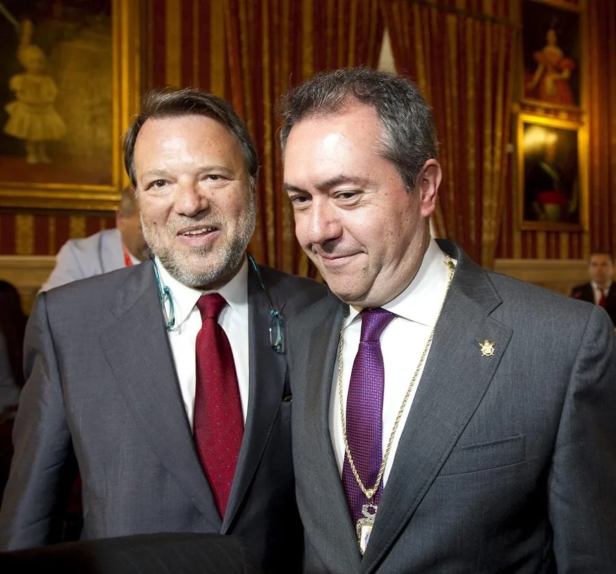 Alfredo Sánchez Monteseirin (i), en una imagen de archivo