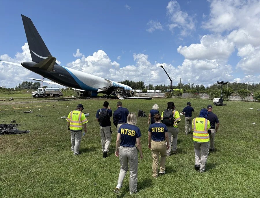 El avión de Amazon Air que mató a cinco cubanos en Miami viajaba a 327 km/h antes del choque