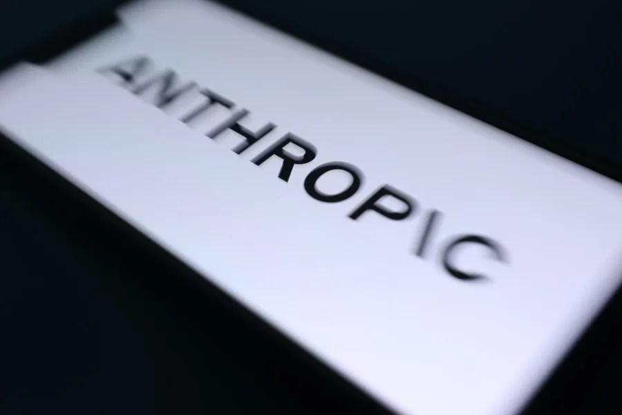 Anthropic sugiere que la IA podrá autorreplicarse pronto sin centros de datos