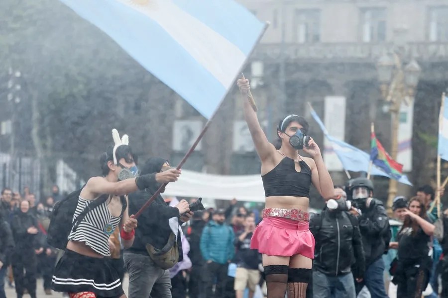 Universitarios reclaman fondos adeudados por Milei en masiva marcha: "Que cumpla la ley"