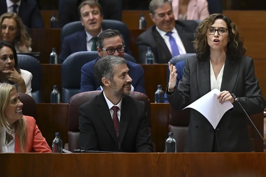  La presidenta de la Comunidad de Madrid, Isabel Díaz Ayuso, interviene durante el pleno 