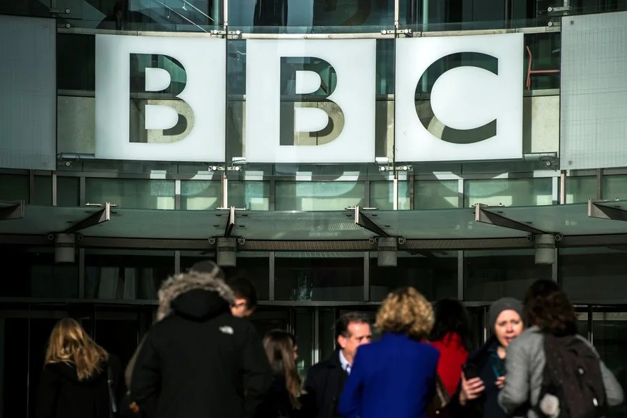 Fachada de la BBC en Londres.