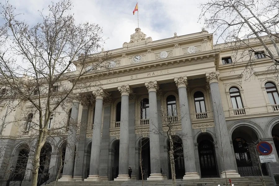 Fachada de la Bolsa de Madrid.